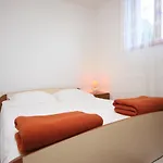 2470b Βις